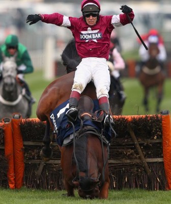 Horses fall in Grand National